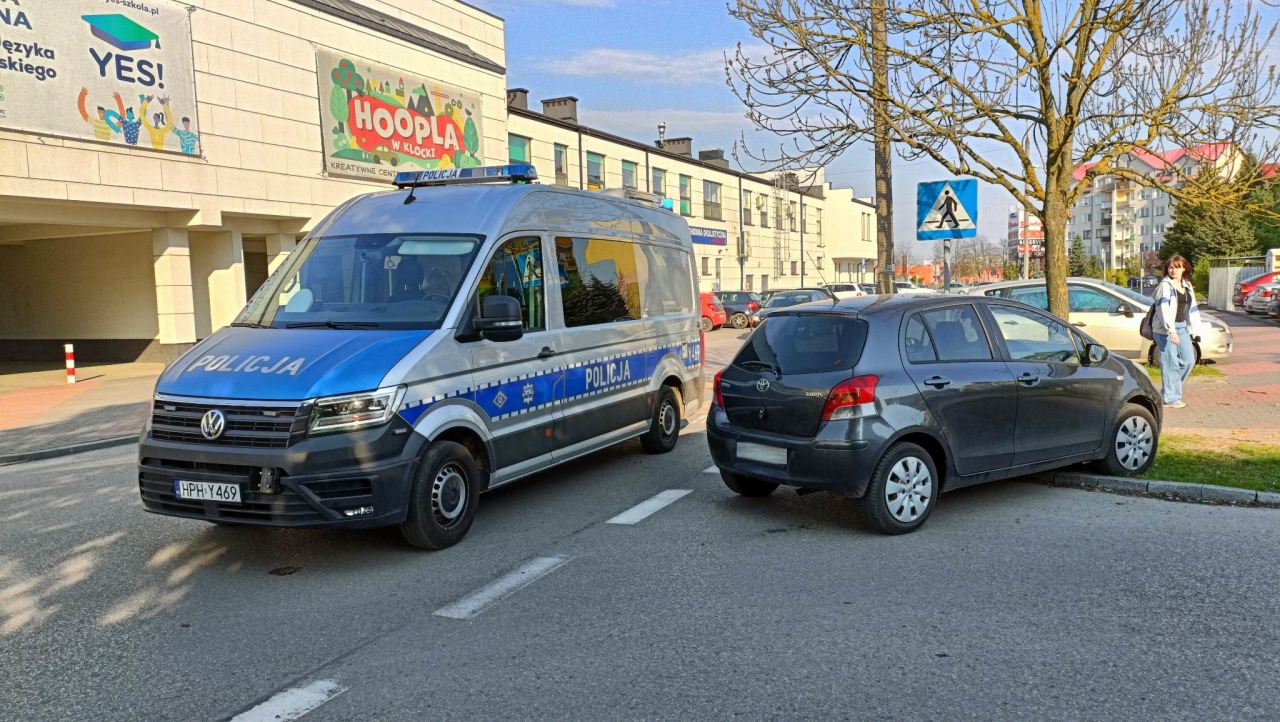 Kolizja na osiedlu Centrum. Sprawca pijany [24.04.2023] - zdjęcie #2 - eOstroleka.pl