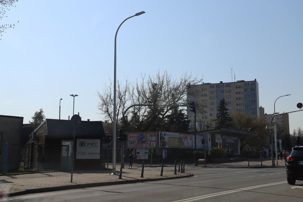 Ostrołęka: Wymieniają uliczne latarnie w centrum miasta [25.04.2023] - zdjęcie #19 - eOstroleka.pl