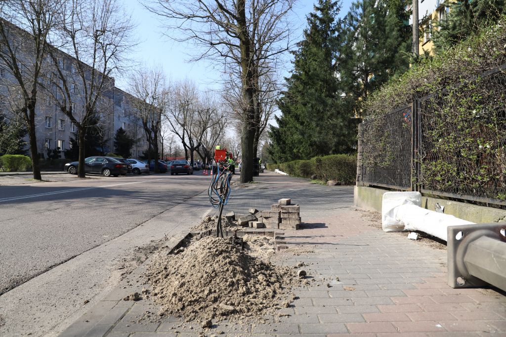 Ostrołęka: Wymieniają uliczne latarnie w centrum miasta [25.04.2023] - zdjęcie #8 - eOstroleka.pl