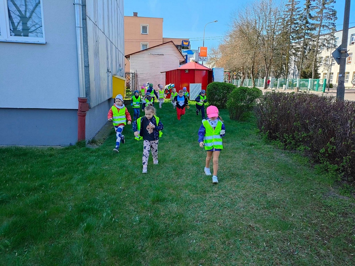 “Kraina Radości” w akcji “Sprzątamy dla Polski” [21.04.2023] - zdjęcie #12 - eOstroleka.pl