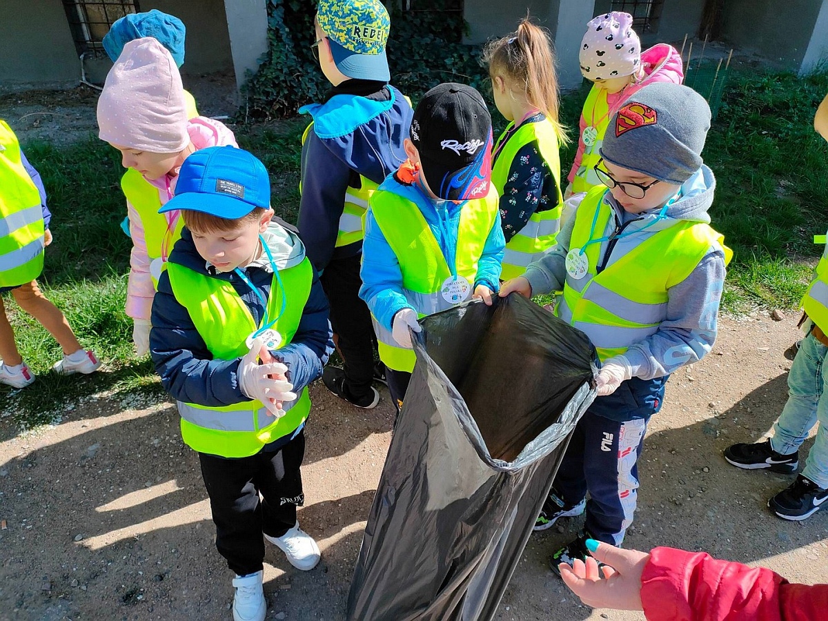 “Kraina Radości” w akcji “Sprzątamy dla Polski” [21.04.2023] - zdjęcie #7 - eOstroleka.pl