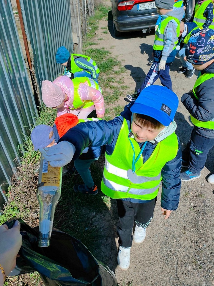 “Kraina Radości” w akcji “Sprzątamy dla Polski” [21.04.2023] - zdjęcie #6 - eOstroleka.pl