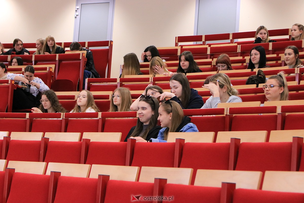 Dzień otwarty w Wyższej Szkole Administracji Publicznej [25.04.2023] - zdjęcie #16 - eOstroleka.pl