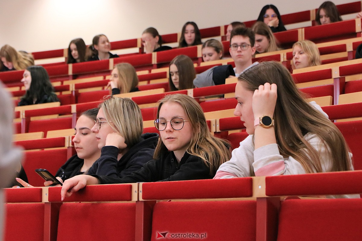 Dzień otwarty w Wyższej Szkole Administracji Publicznej [25.04.2023] - zdjęcie #13 - eOstroleka.pl