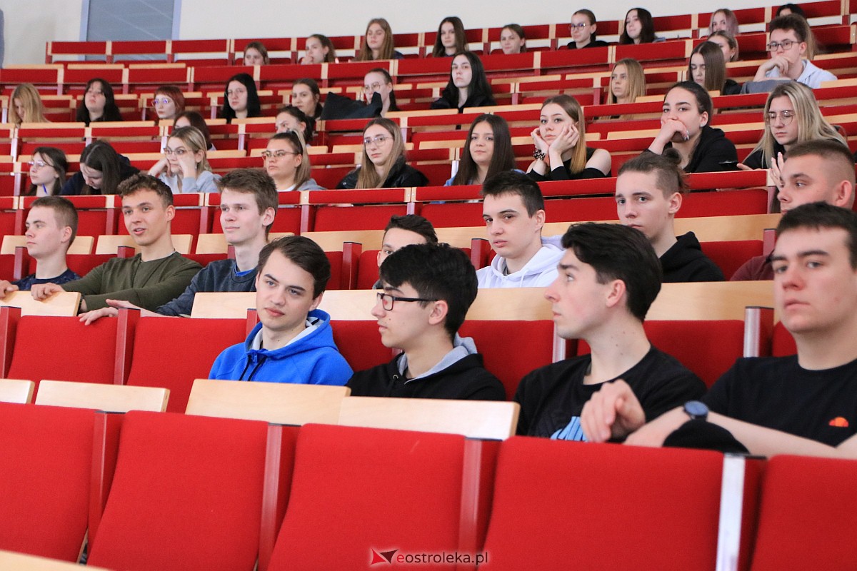 Dzień otwarty w Wyższej Szkole Administracji Publicznej [25.04.2023] - zdjęcie #7 - eOstroleka.pl