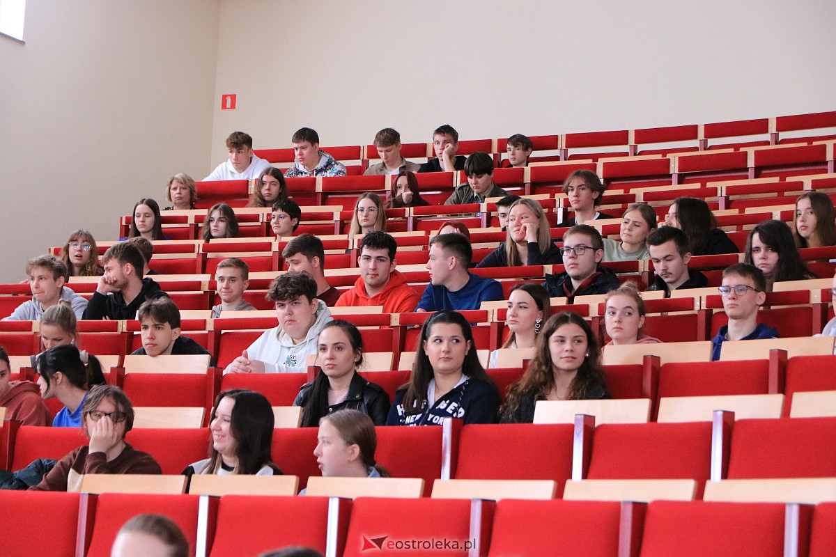 Dzień otwarty w Wyższej Szkole Administracji Publicznej [25.04.2023] - zdjęcie #4 - eOstroleka.pl