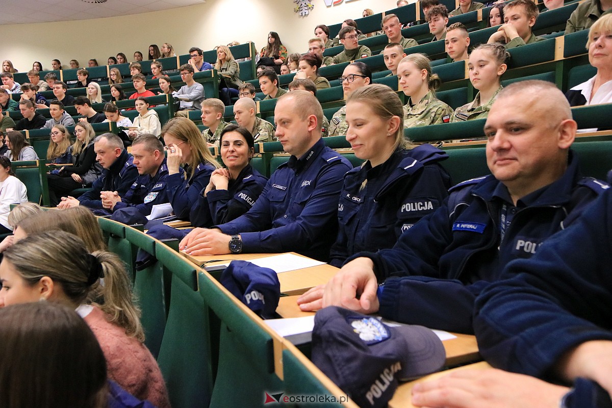 Rozmawiali z młodzieżą o bezpieczeństwie w sieci i cyberprzestępstwach [25.04.2023] - zdjęcie #51 - eOstroleka.pl