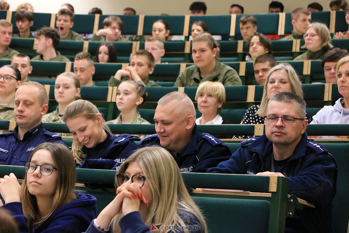 Rozmawiali z młodzieżą o bezpieczeństwie w sieci i cyberprzestępstwach [25.04.2023] - zdjęcie #45 - eOstroleka.pl