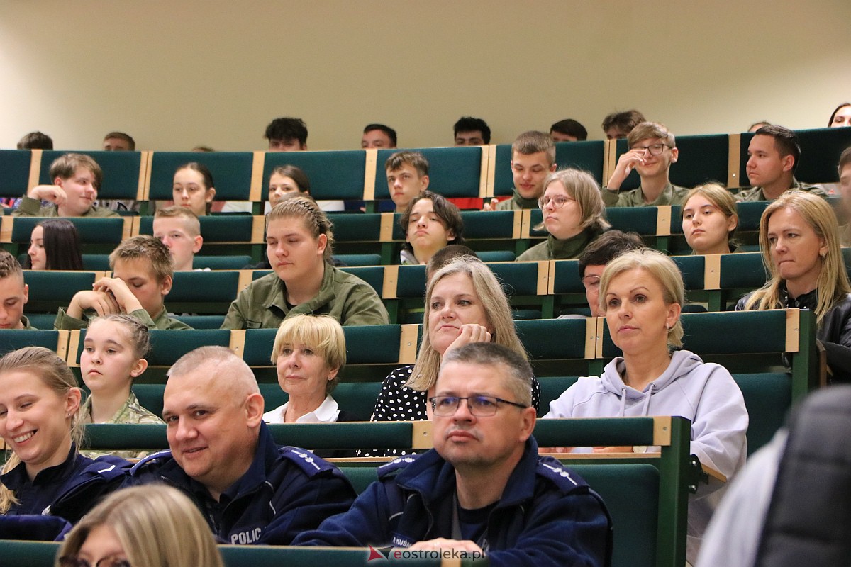 Rozmawiali z młodzieżą o bezpieczeństwie w sieci i cyberprzestępstwach [25.04.2023] - zdjęcie #44 - eOstroleka.pl