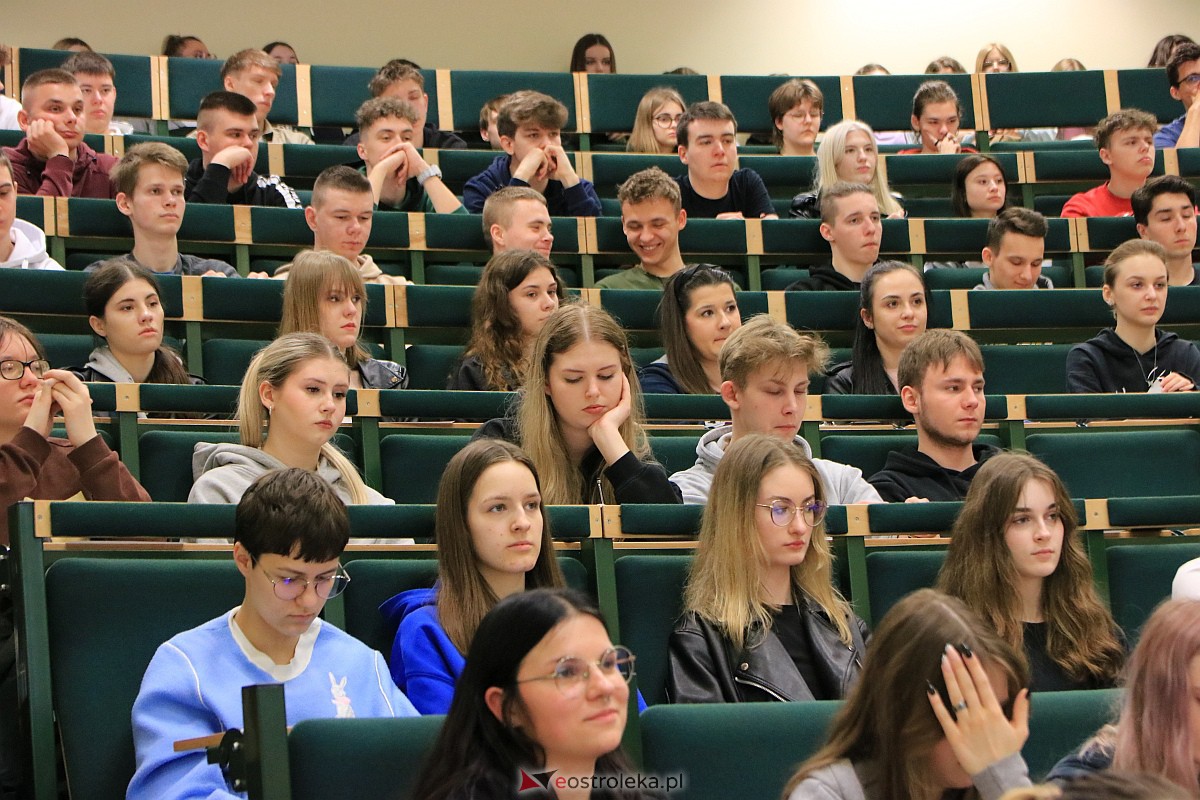 Rozmawiali z młodzieżą o bezpieczeństwie w sieci i cyberprzestępstwach [25.04.2023] - zdjęcie #21 - eOstroleka.pl