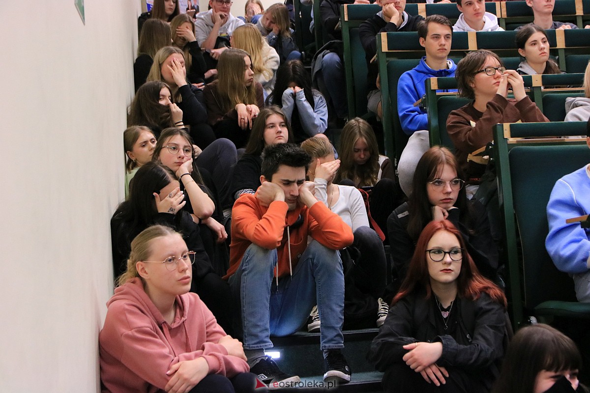 Rozmawiali z młodzieżą o bezpieczeństwie w sieci i cyberprzestępstwach [25.04.2023] - zdjęcie #19 - eOstroleka.pl