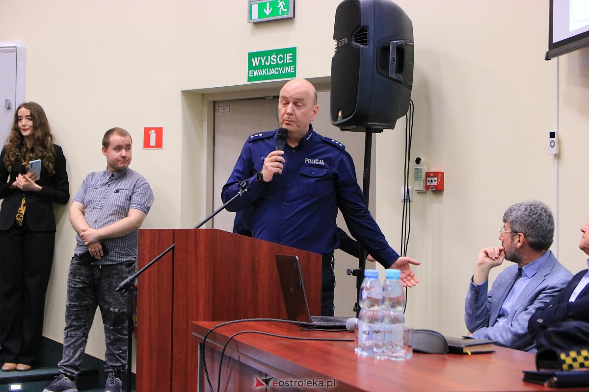 Rozmawiali z młodzieżą o bezpieczeństwie w sieci i cyberprzestępstwach [25.04.2023] - zdjęcie #6 - eOstroleka.pl