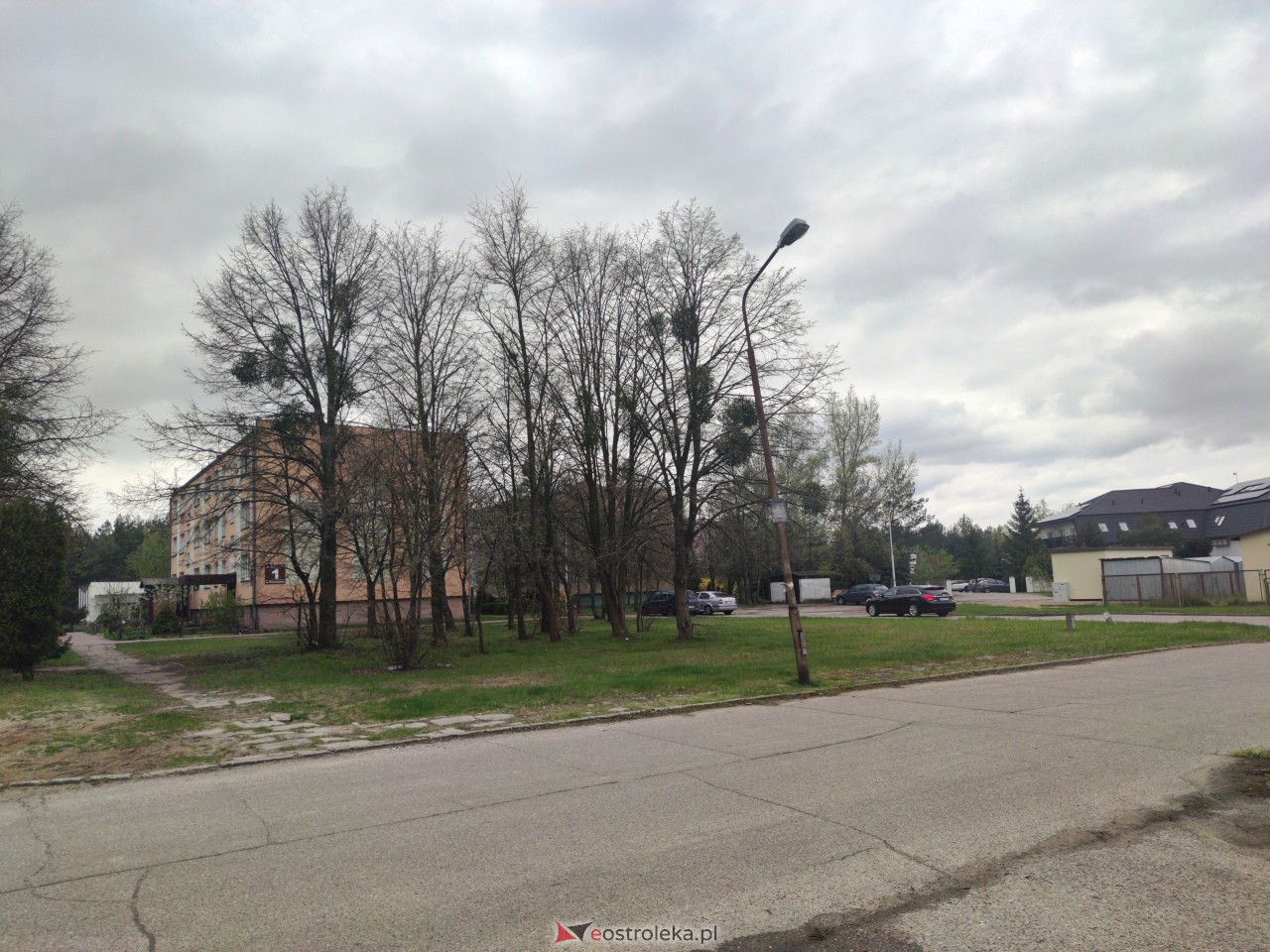 Droga wewnętrzna przy ul. Krańcowej [25.04.2023] - zdjęcie #8 - eOstroleka.pl