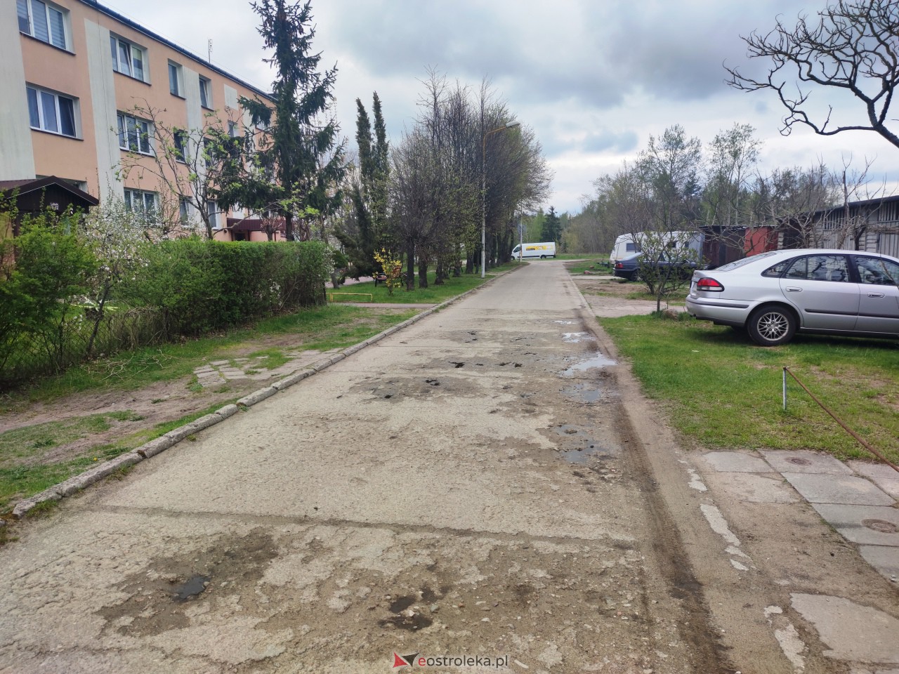 Droga wewnętrzna przy ul. Krańcowej [25.04.2023] - zdjęcie #4 - eOstroleka.pl