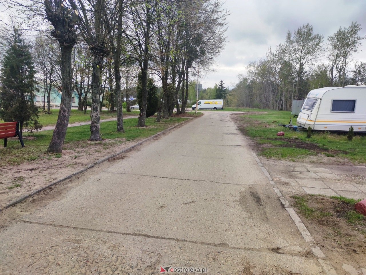 Droga wewnętrzna przy ul. Krańcowej [25.04.2023] - zdjęcie #2 - eOstroleka.pl