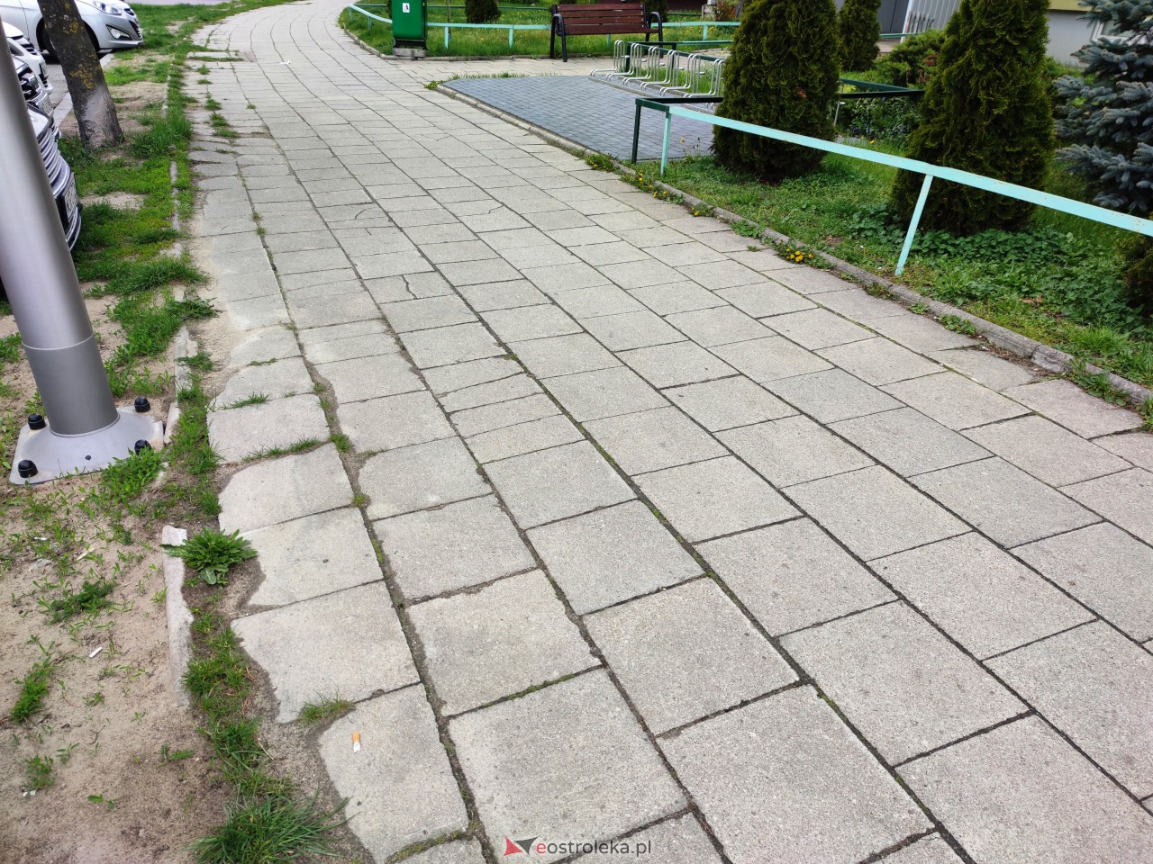 Chodnik przy ul. Sikorskiego [25.04.2023] - zdjęcie #7 - eOstroleka.pl