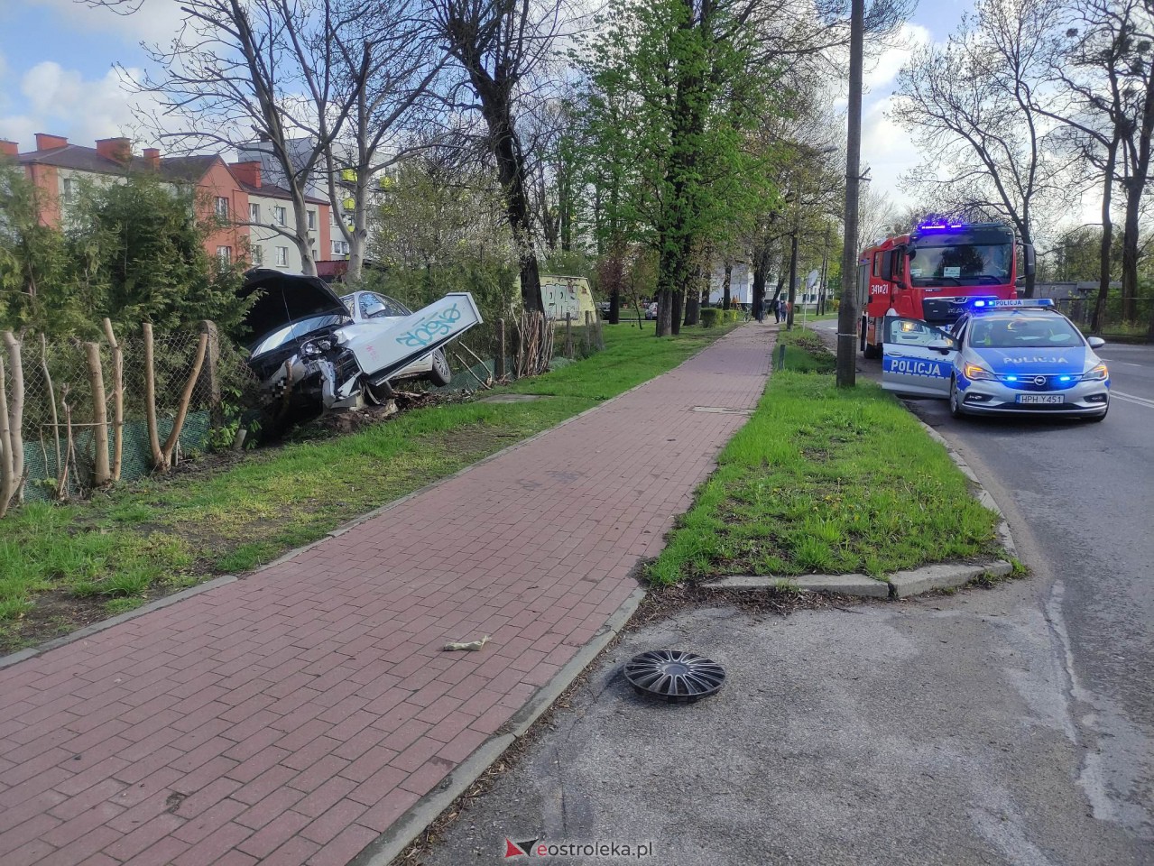 Wypadek na ul. Żreromskiego w Ostrołęce [26.04.2023] - zdjęcie #3 - eOstroleka.pl