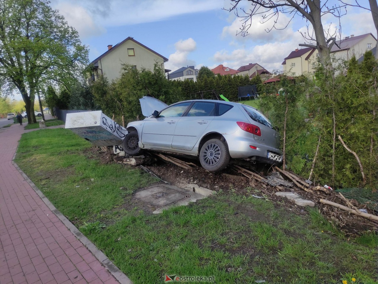 Wypadek na ul. Żreromskiego w Ostrołęce [26.04.2023] - zdjęcie #4 - eOstroleka.pl