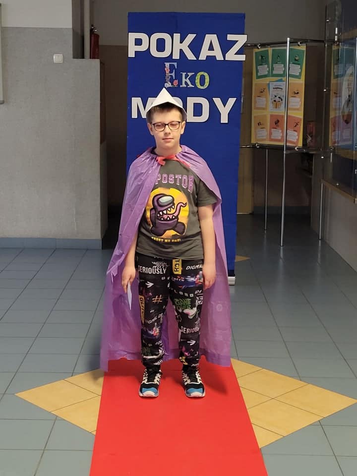 Pokaz mody ekologicznej w Szkole Podstawowej nr 2 w Ostrołęce - zdjęcie #3 - eOstroleka.pl