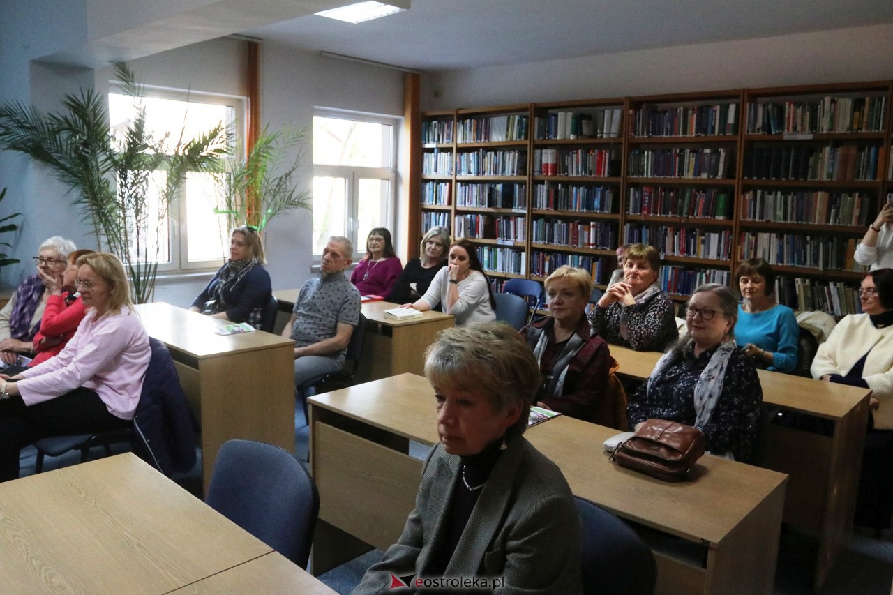 Spotkanie z Justyną Kopińską w Ostrołęce [27.04.2023] - zdjęcie #16 - eOstroleka.pl