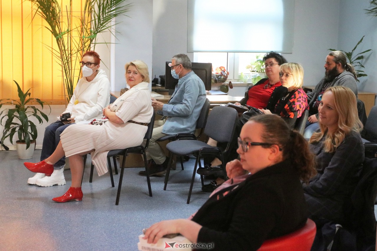 Spotkanie z Justyną Kopińską w Ostrołęce [27.04.2023] - zdjęcie #13 - eOstroleka.pl