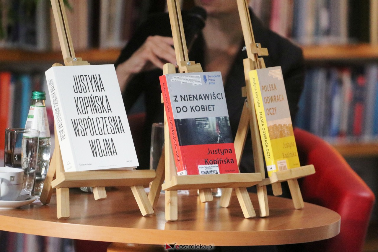 Spotkanie z Justyną Kopińską w Ostrołęce [27.04.2023] - zdjęcie #2 - eOstroleka.pl