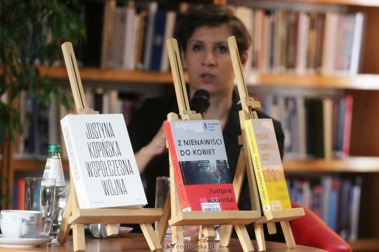 Spotkanie z Justyną Kopińską w Ostrołęce [27.04.2023] - zdjęcie #1 - eOstroleka.pl