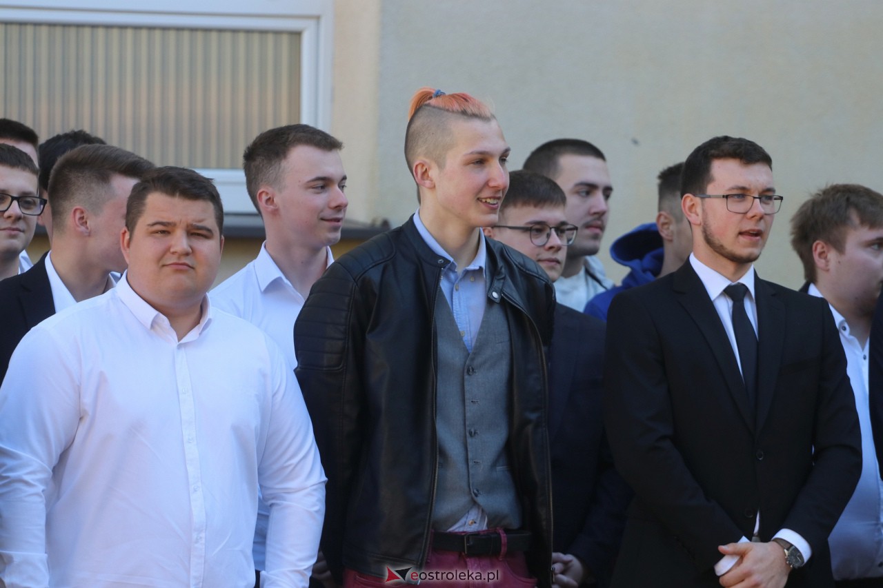 Zakończenie roku szkolnego klas maturalnych III LO [28.04.2023] - zdjęcie #2 - eOstroleka.pl
