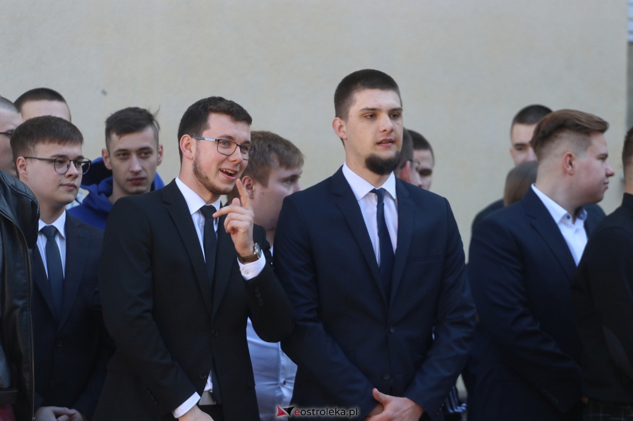 Zakończenie roku szkolnego klas maturalnych III LO [28.04.2023] - zdjęcie #160 - eOstroleka.pl