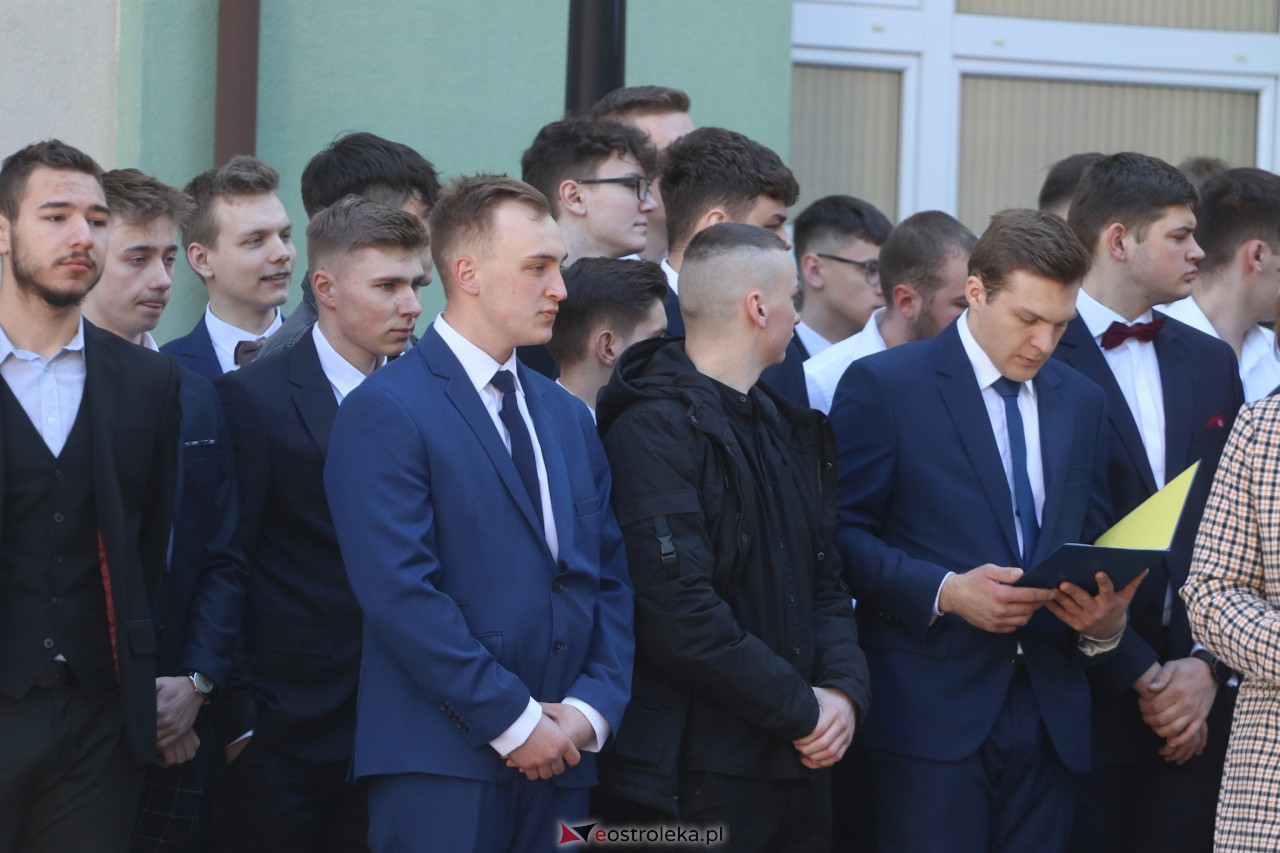 Zakończenie roku szkolnego klas maturalnych III LO [28.04.2023] - zdjęcie #6 - eOstroleka.pl