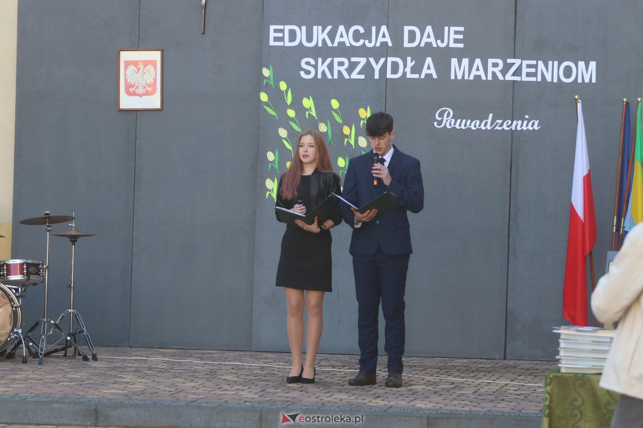 Zakończenie roku szkolnego klas maturalnych III LO [28.04.2023] - zdjęcie #10 - eOstroleka.pl