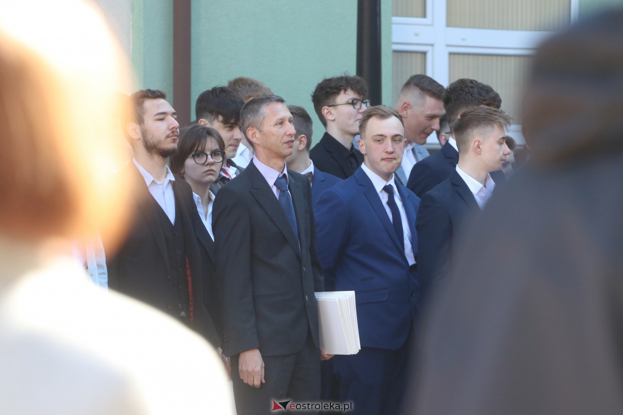 Zakończenie roku szkolnego klas maturalnych III LO [28.04.2023] - zdjęcie #152 - eOstroleka.pl