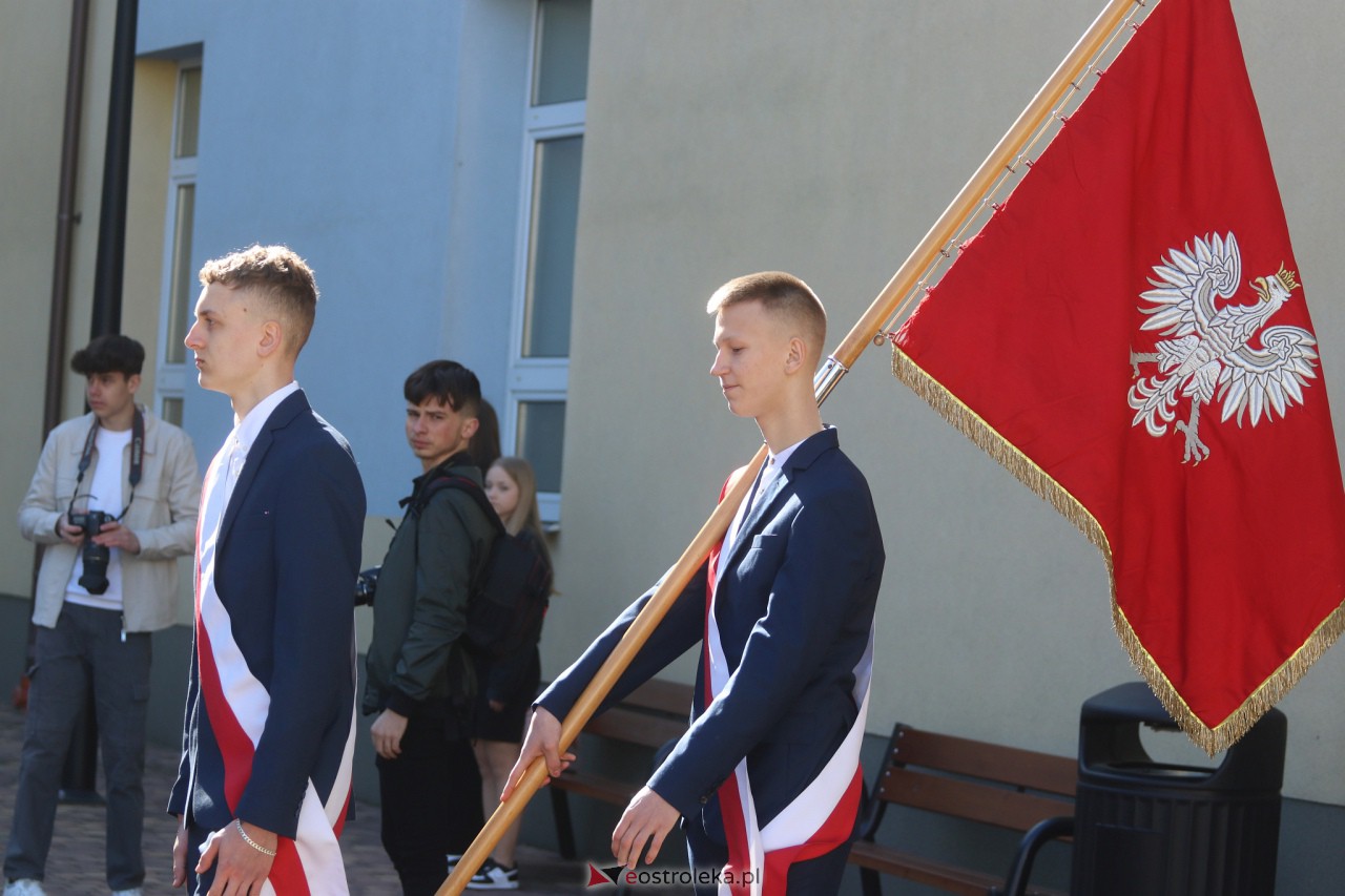 Zakończenie roku szkolnego klas maturalnych III LO [28.04.2023] - zdjęcie #151 - eOstroleka.pl