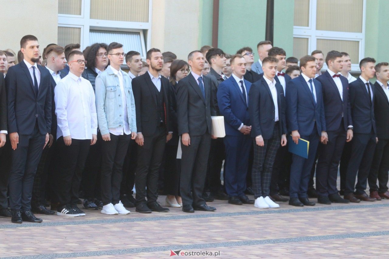 Zakończenie roku szkolnego klas maturalnych III LO [28.04.2023] - zdjęcie #15 - eOstroleka.pl