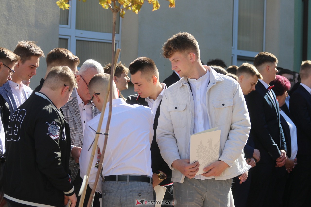 Zakończenie roku szkolnego klas maturalnych III LO [28.04.2023] - zdjęcie #144 - eOstroleka.pl