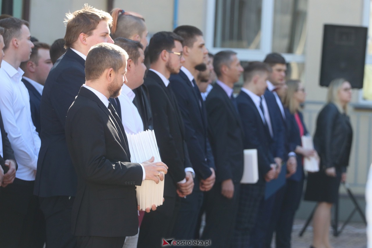 Zakończenie roku szkolnego klas maturalnych III LO [28.04.2023] - zdjęcie #142 - eOstroleka.pl