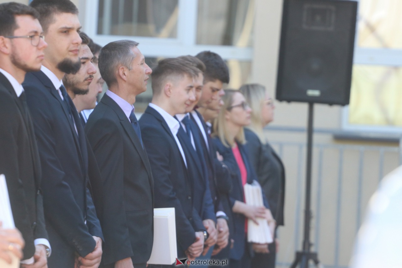 Zakończenie roku szkolnego klas maturalnych III LO [28.04.2023] - zdjęcie #141 - eOstroleka.pl