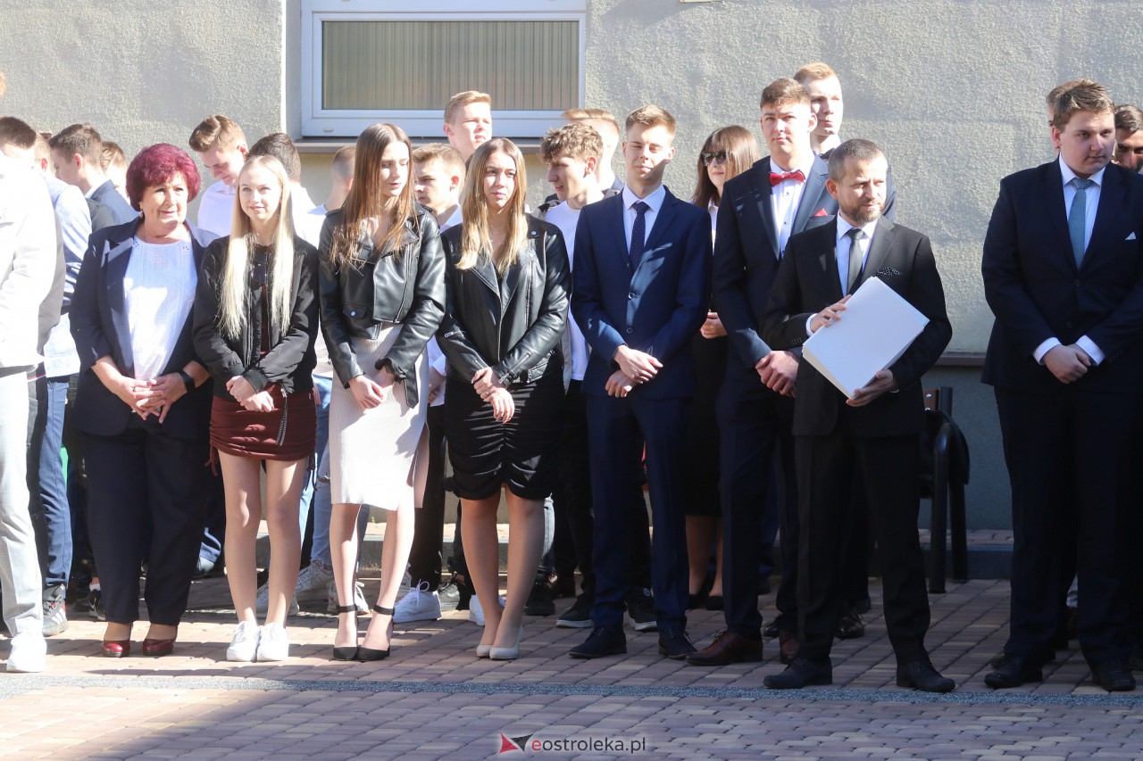 Zakończenie roku szkolnego klas maturalnych III LO [28.04.2023] - zdjęcie #135 - eOstroleka.pl