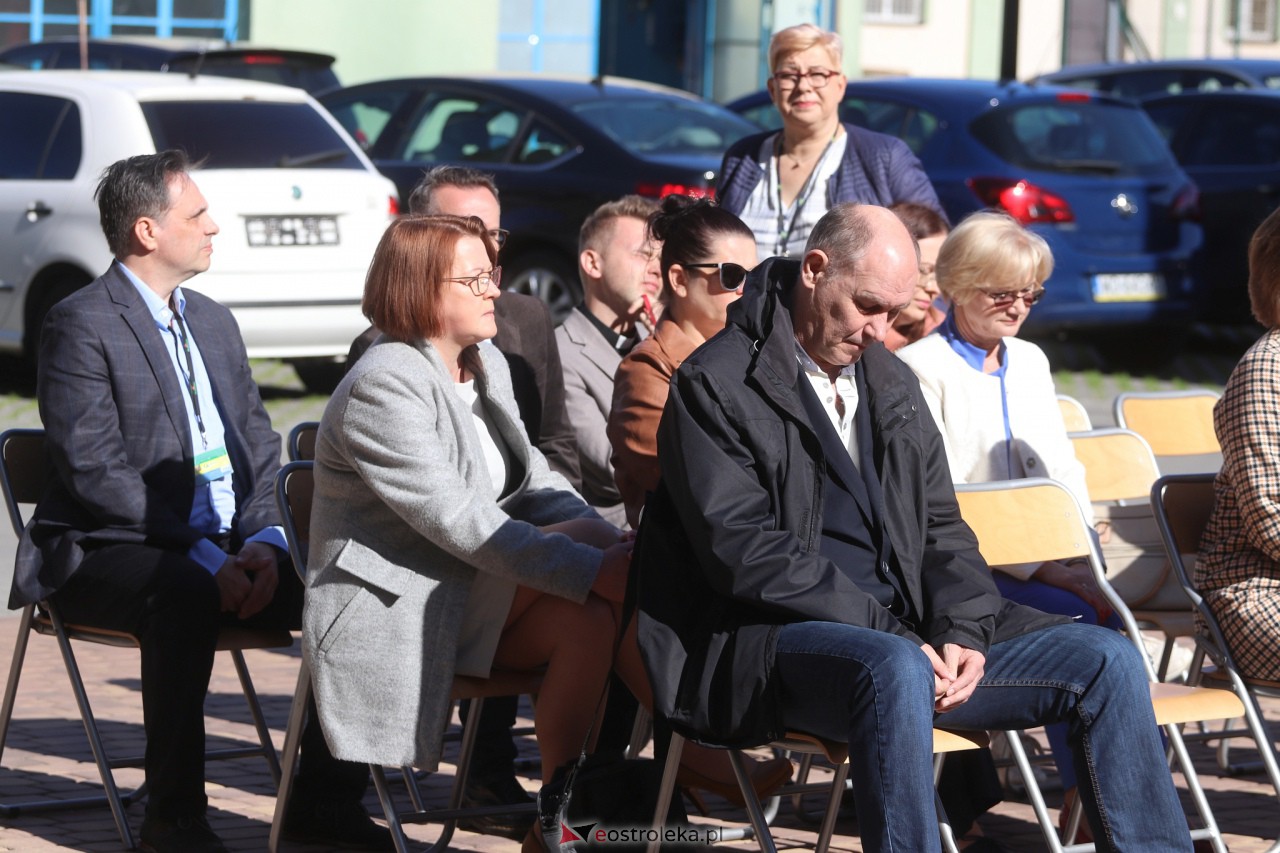 Zakończenie roku szkolnego klas maturalnych III LO [28.04.2023] - zdjęcie #130 - eOstroleka.pl