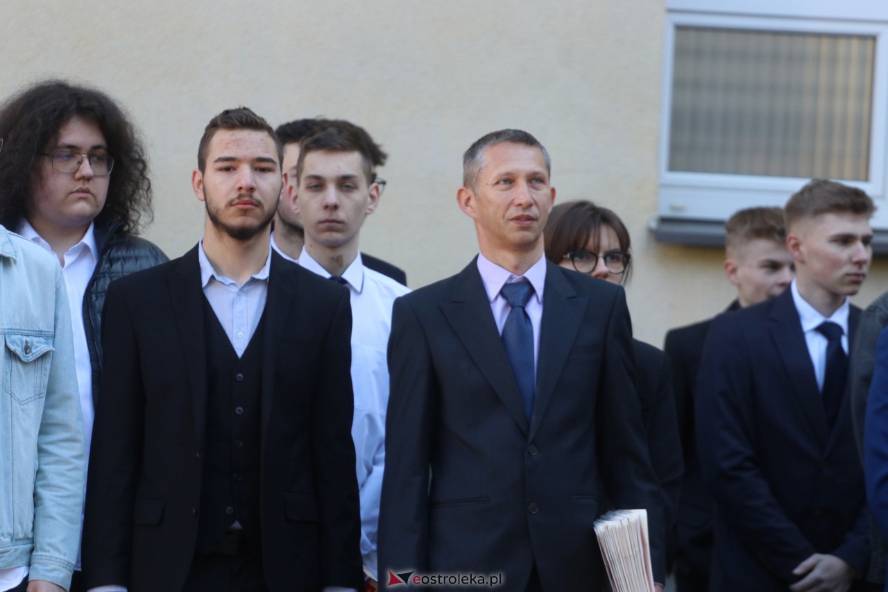 Zakończenie roku szkolnego klas maturalnych III LO [28.04.2023] - zdjęcie #124 - eOstroleka.pl