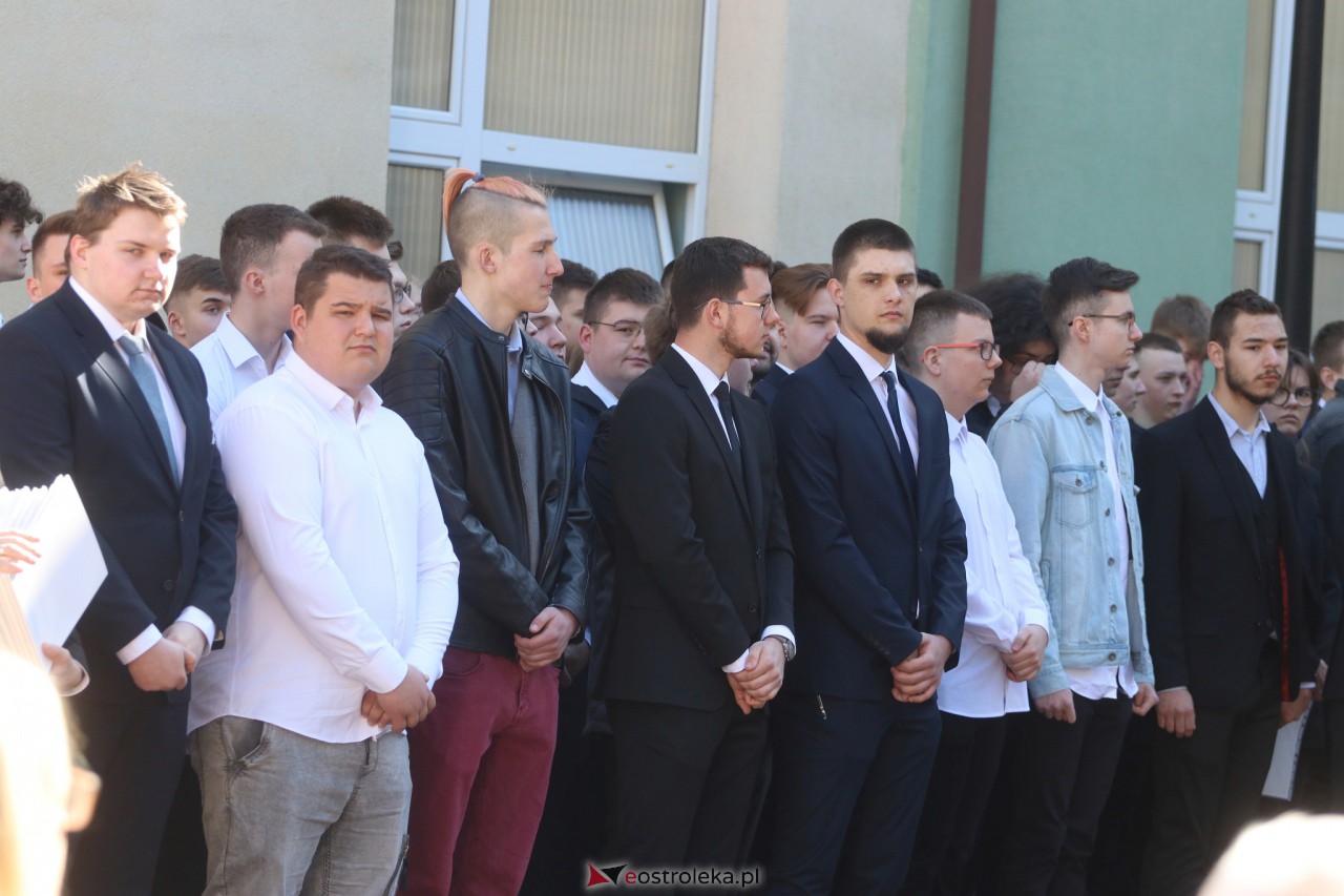 Zakończenie roku szkolnego klas maturalnych III LO [28.04.2023] - zdjęcie #116 - eOstroleka.pl
