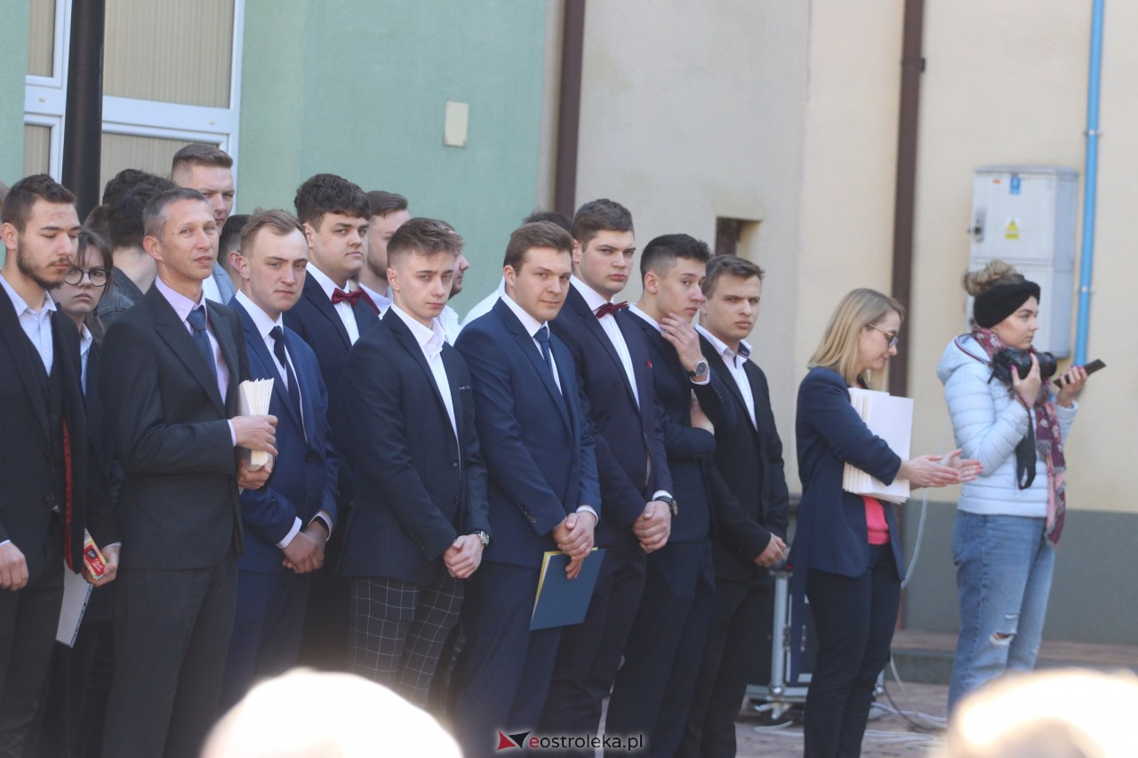 Zakończenie roku szkolnego klas maturalnych III LO [28.04.2023] - zdjęcie #115 - eOstroleka.pl