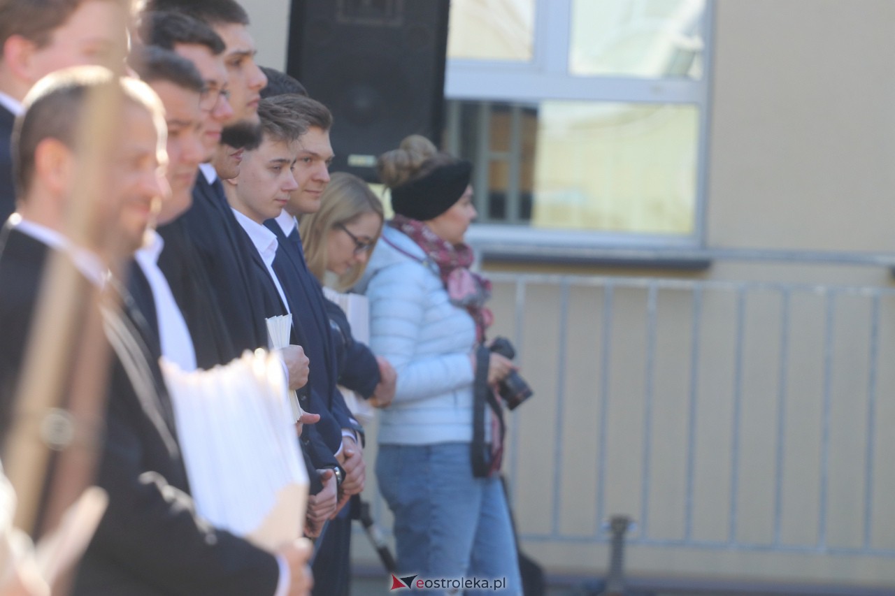 Zakończenie roku szkolnego klas maturalnych III LO [28.04.2023] - zdjęcie #110 - eOstroleka.pl
