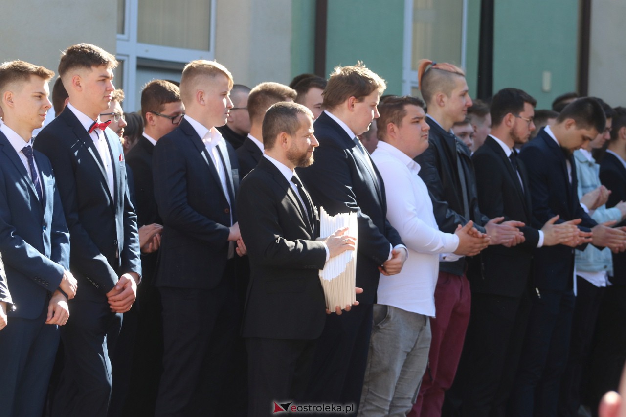 Zakończenie roku szkolnego klas maturalnych III LO [28.04.2023] - zdjęcie #107 - eOstroleka.pl