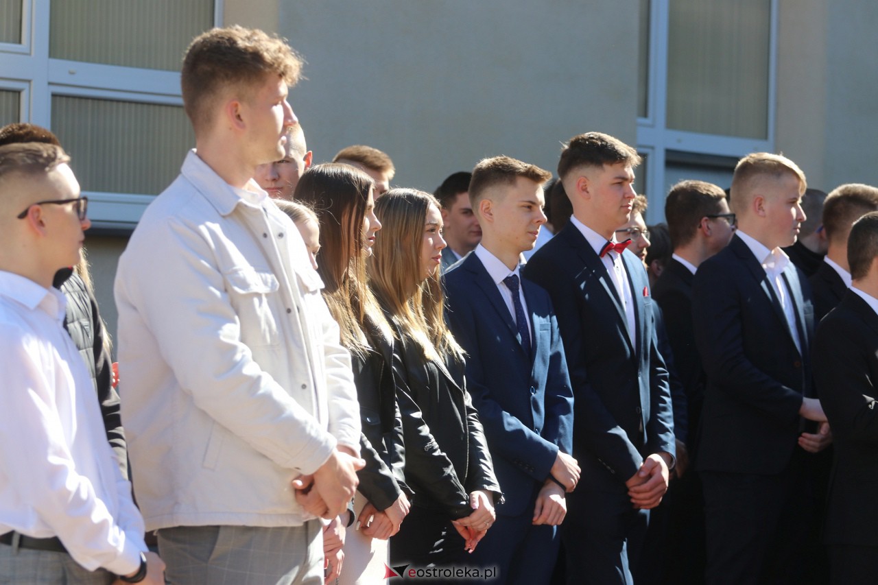 Zakończenie roku szkolnego klas maturalnych III LO [28.04.2023] - zdjęcie #106 - eOstroleka.pl