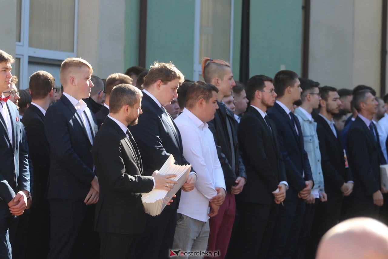 Zakończenie roku szkolnego klas maturalnych III LO [28.04.2023] - zdjęcie #104 - eOstroleka.pl