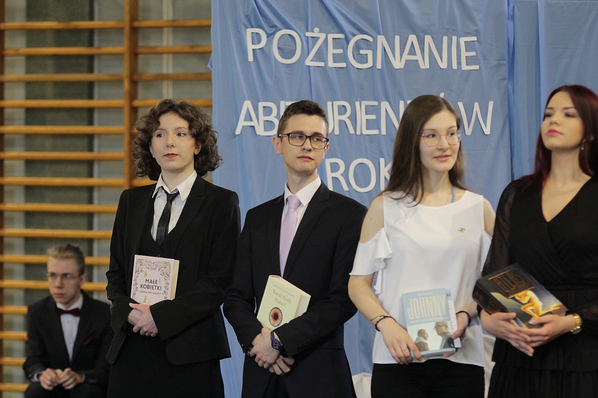 Zakończenie roku szkolnego klas maturalnych III LO [28.04.2023] - zdjęcie #41 - eOstroleka.pl
