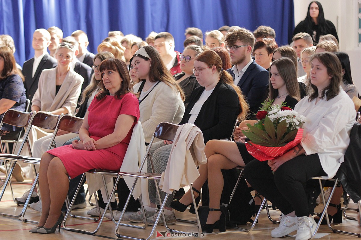 Zakoczenie roku szkolnego klas maturalnych w ZSZ nr 3 [28.04.2023] - zdjęcie #37 - eOstroleka.pl