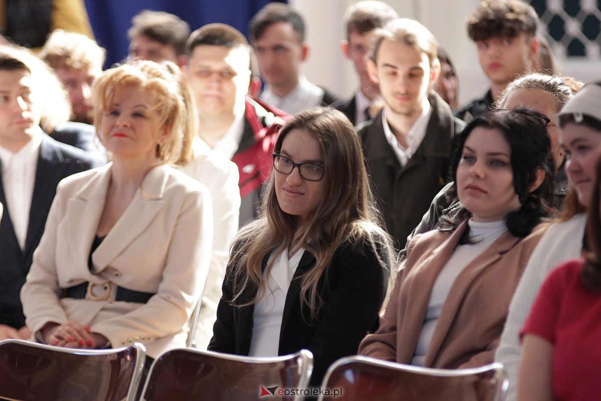 Zakoczenie roku szkolnego klas maturalnych w ZSZ nr 3 [28.04.2023] - zdjęcie #16 - eOstroleka.pl