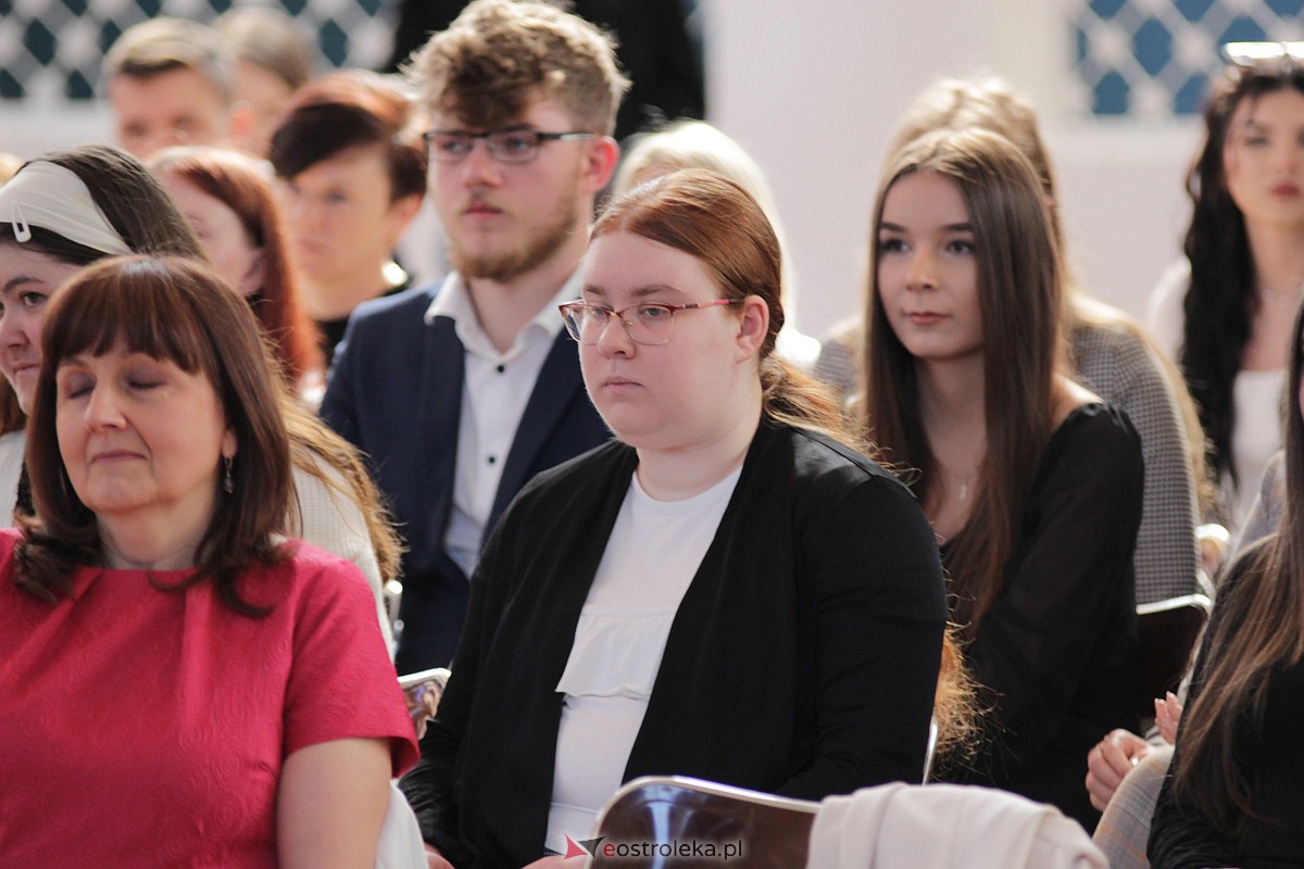 Zakoczenie roku szkolnego klas maturalnych w ZSZ nr 3 [28.04.2023] - zdjęcie #15 - eOstroleka.pl